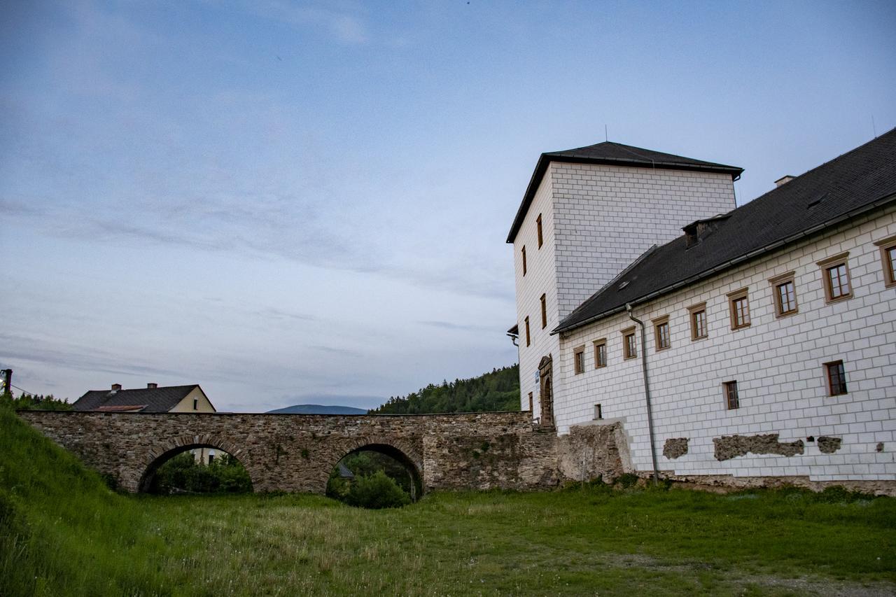 zámek Kolštejn - hotel Chateau Goldenstein Branná Kültér fotó